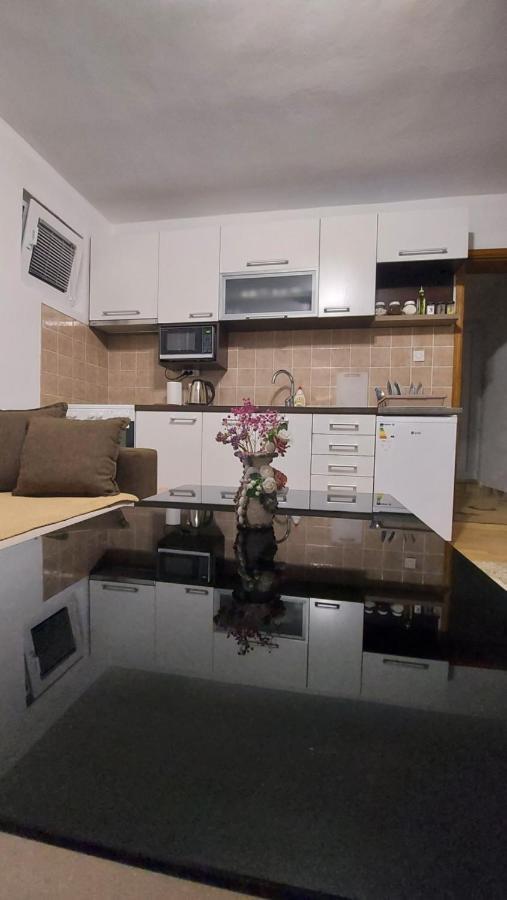 Mini Hill Apartment Сараево Екстериор снимка
