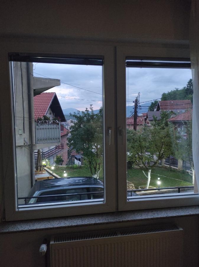 Mini Hill Apartment Сараево Екстериор снимка